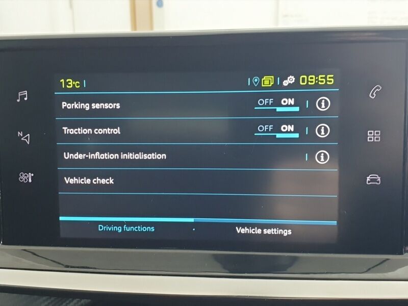 More views of Peugeot 208