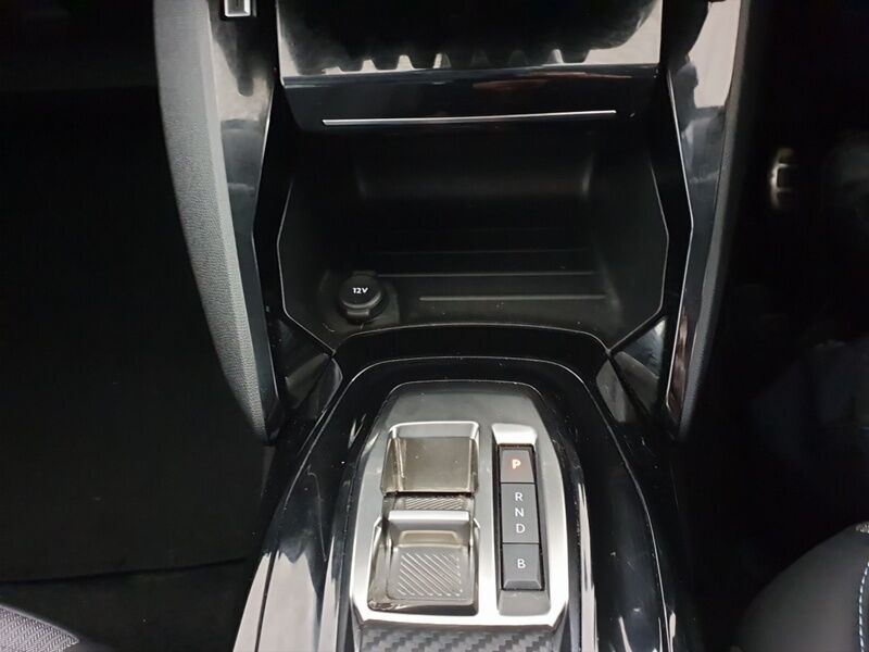 More views of Peugeot 208