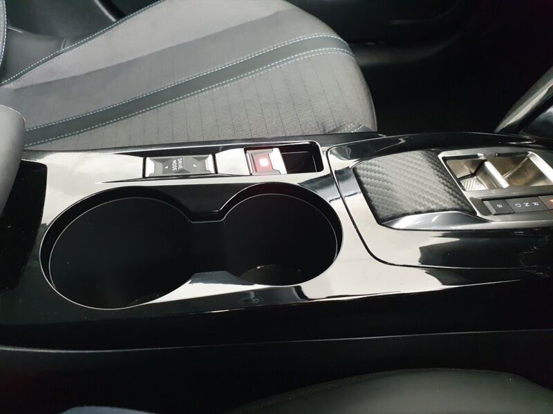 More views of Peugeot 208