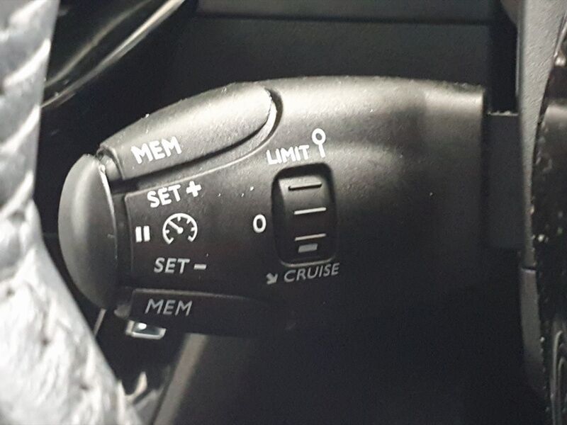 More views of Peugeot 208