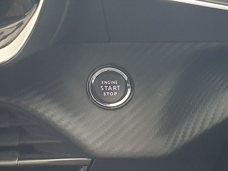 More views of Peugeot 208