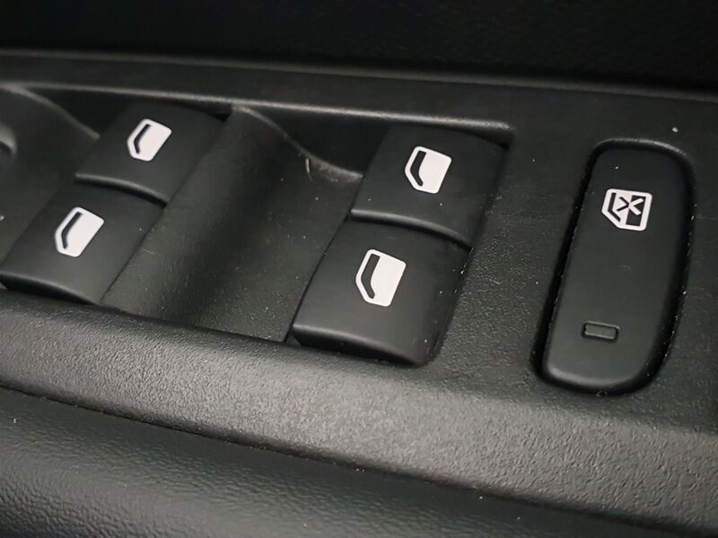 More views of Peugeot 208