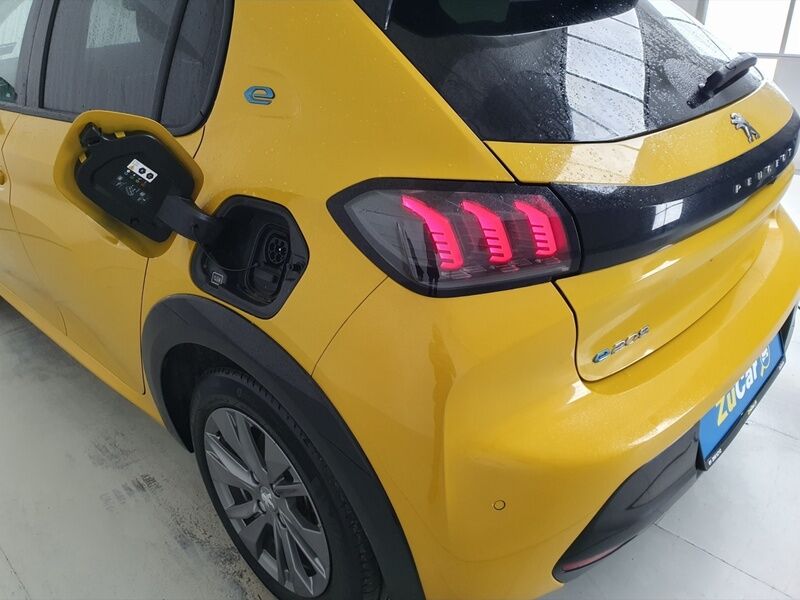 More views of Peugeot 208