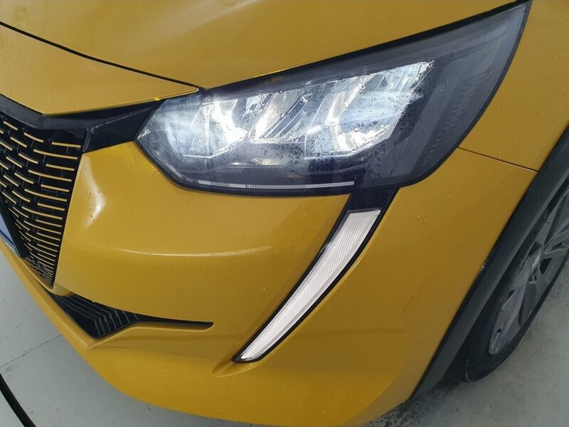 More views of Peugeot 208