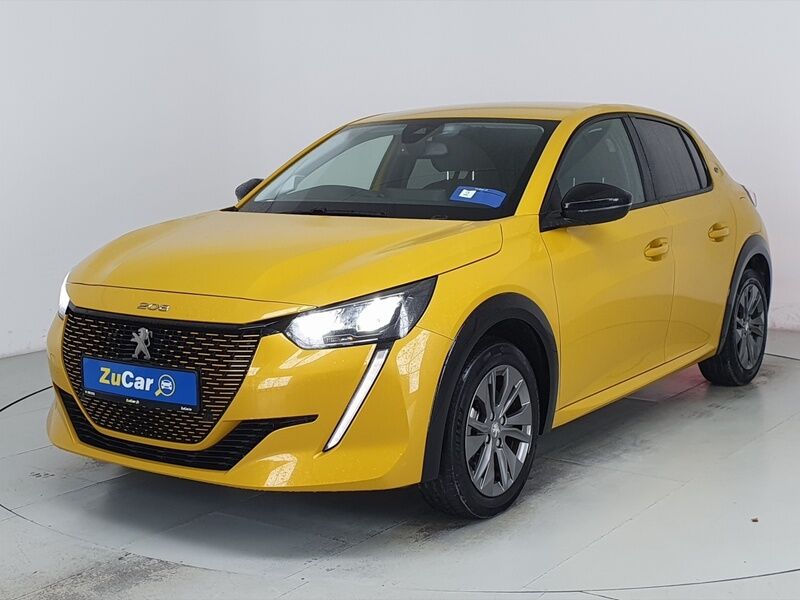 More views of Peugeot 208