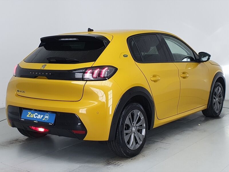 More views of Peugeot 208