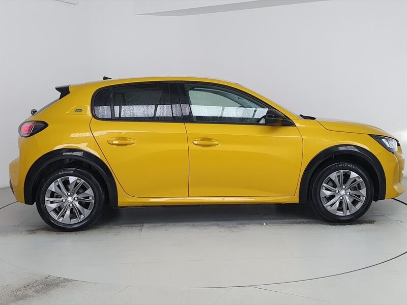 More views of Peugeot 208