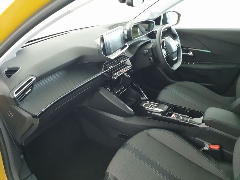 More views of Peugeot 208