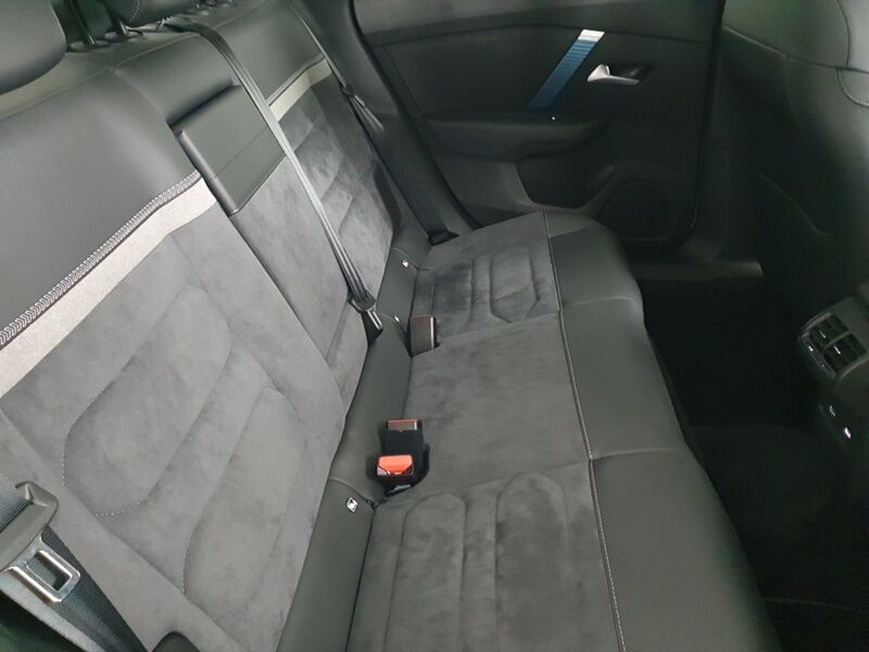 More views of Citroen e-C4 X