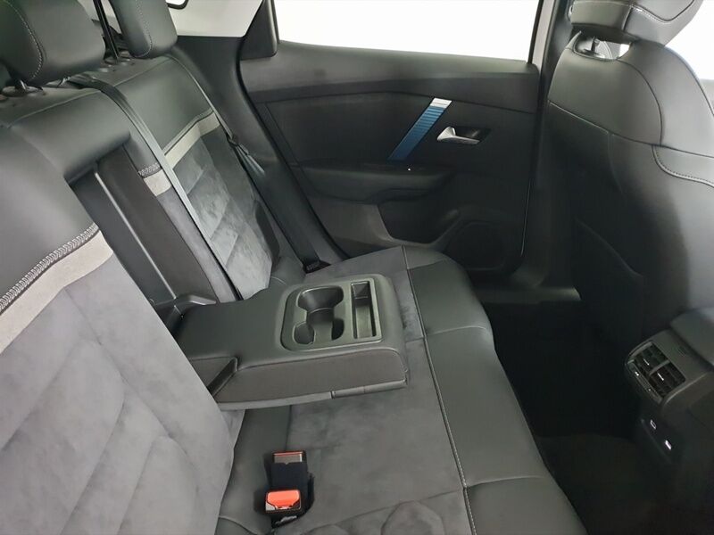 More views of Citroen e-C4 X