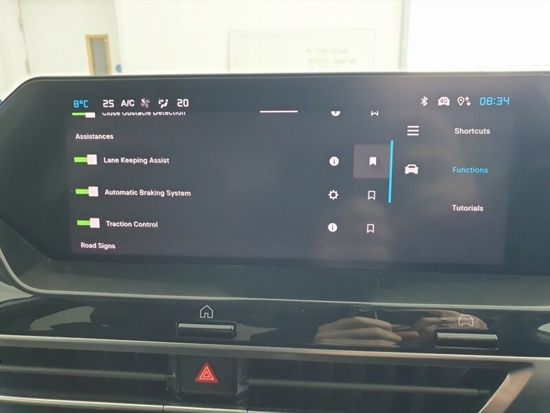 More views of Citroen e-C4 X