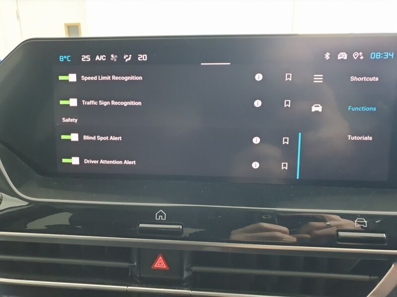 More views of Citroen e-C4 X