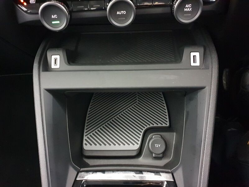 More views of Citroen e-C4 X