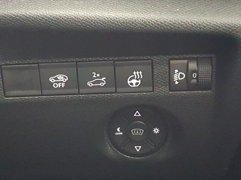 More views of Citroen e-C4 X