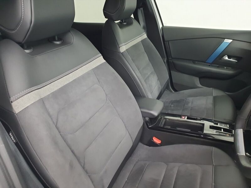 More views of Citroen e-C4 X