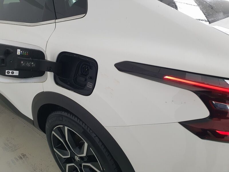 More views of Citroen e-C4 X