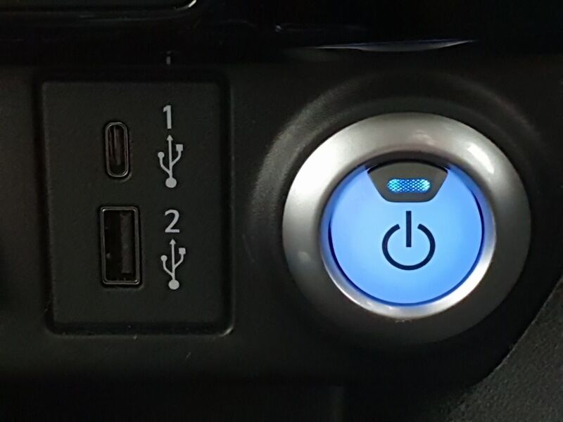 More views of Nissan Leaf