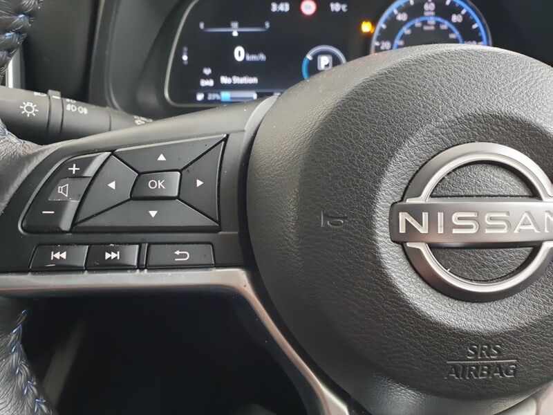 More views of Nissan Leaf