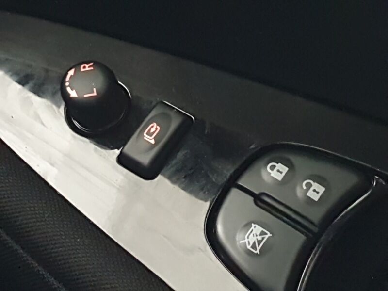 More views of Nissan Leaf