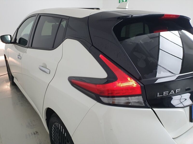 More views of Nissan Leaf