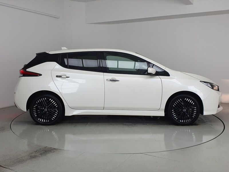 More views of Nissan Leaf