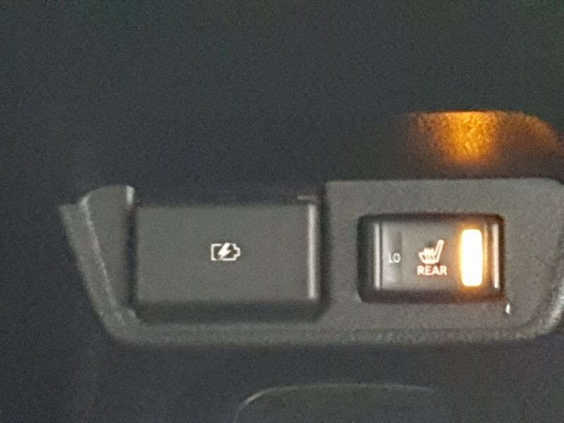 More views of Nissan Leaf