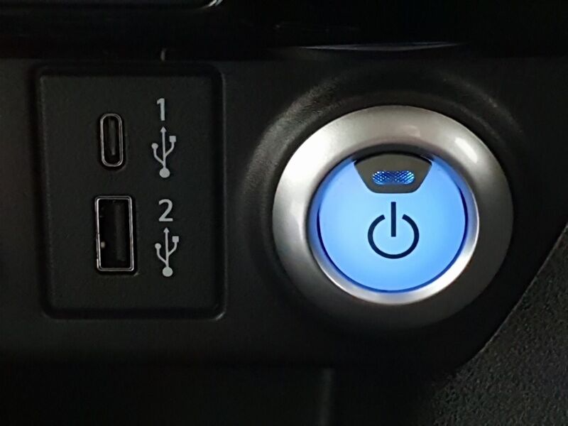 More views of Nissan Leaf