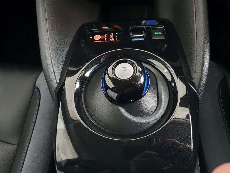 More views of Nissan Leaf