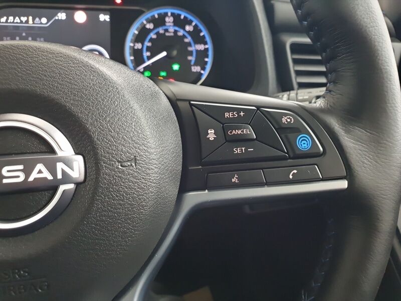 More views of Nissan Leaf