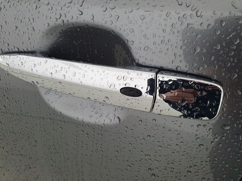 More views of Nissan Leaf