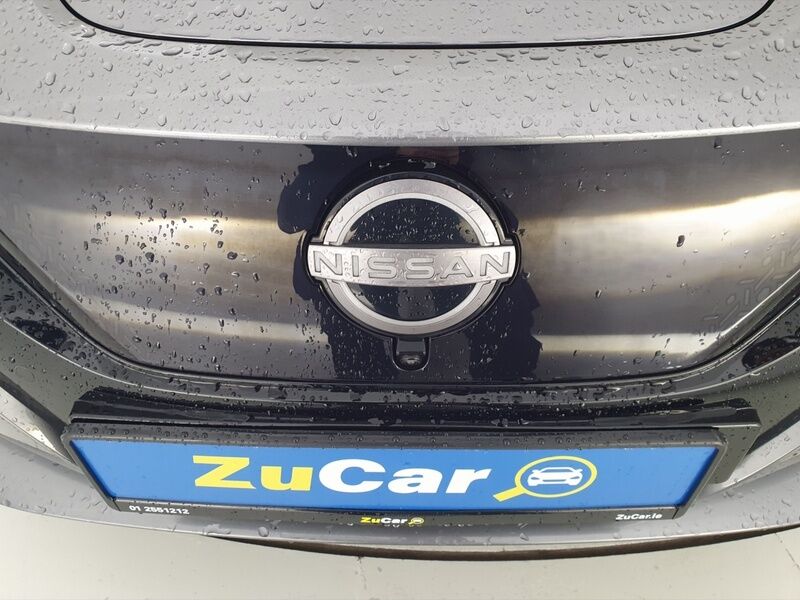 More views of Nissan Leaf