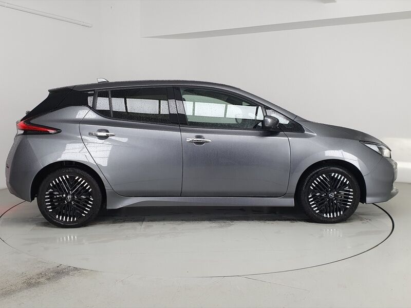 More views of Nissan Leaf