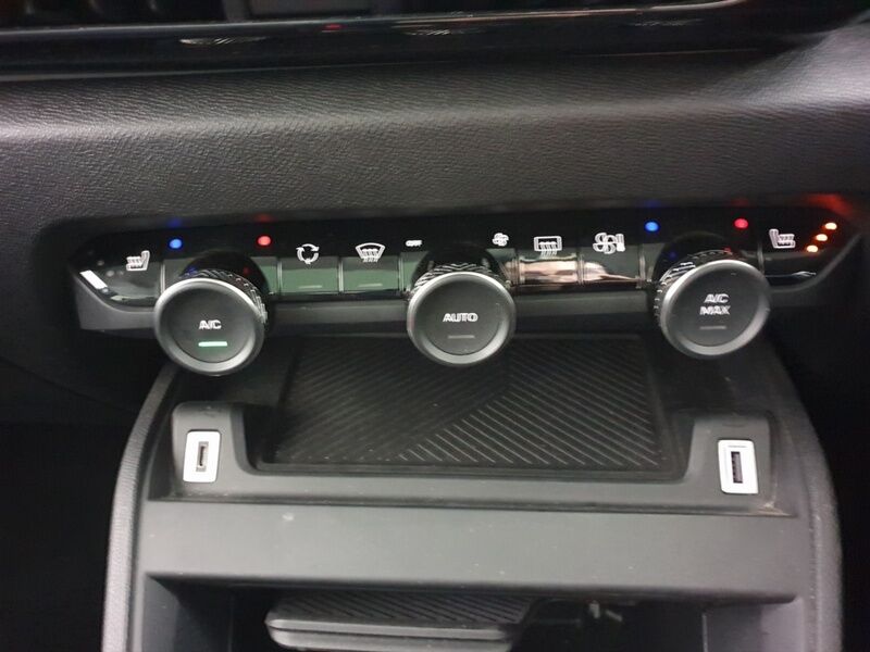 More views of Citroen e-C4