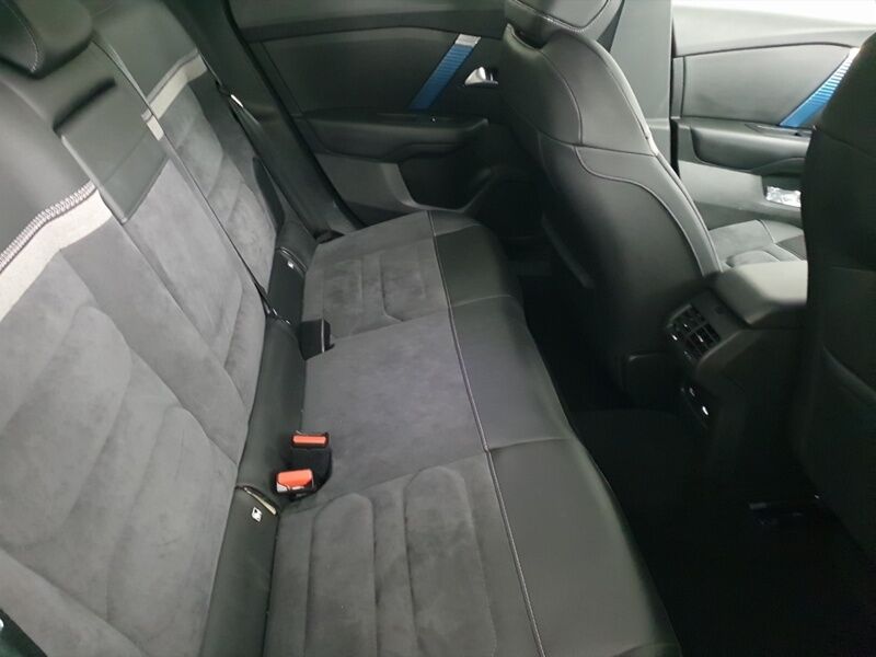 More views of Citroen e-C4 X