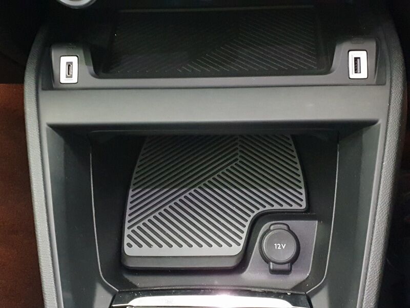 More views of Citroen e-C4 X