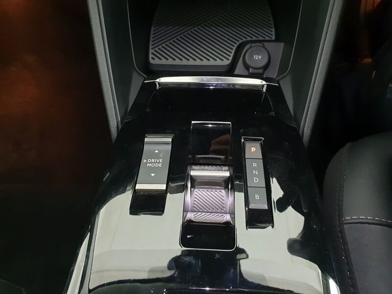 More views of Citroen e-C4 X