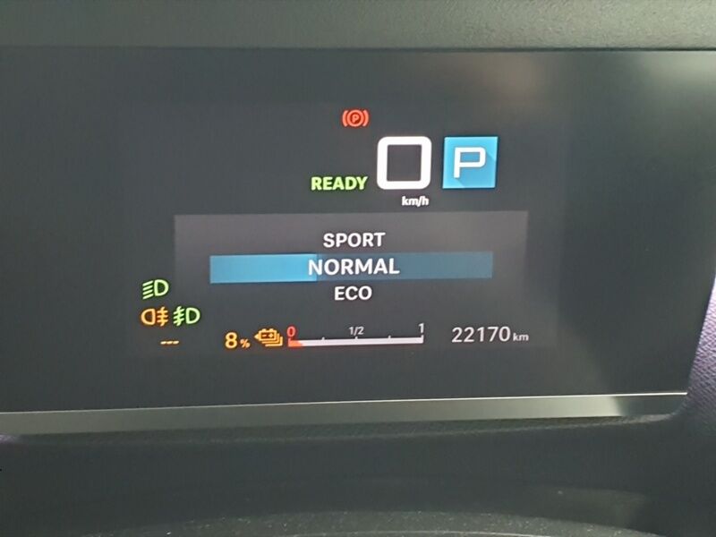 More views of Citroen e-C4 X