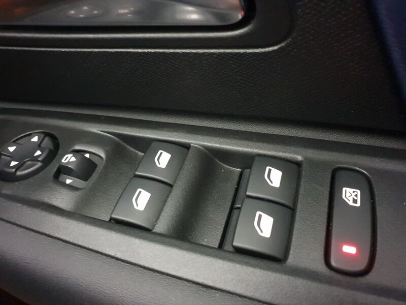 More views of Citroen e-C4 X