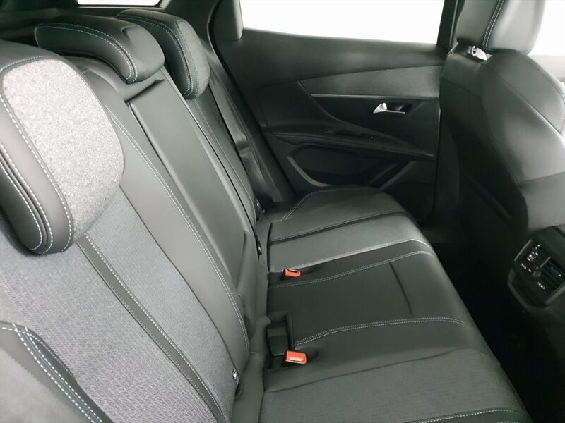 More views of Peugeot 3008