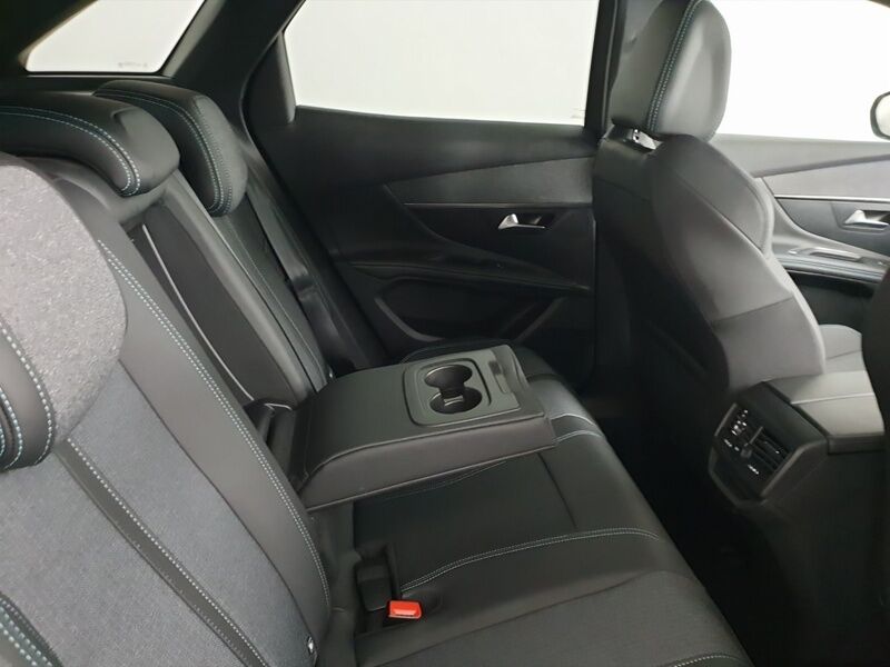 More views of Peugeot 3008