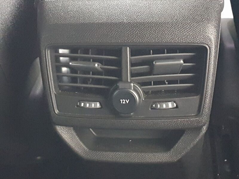 More views of Peugeot 3008