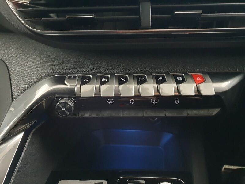 More views of Peugeot 3008