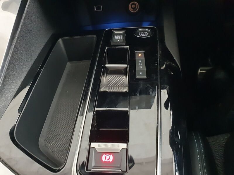 More views of Peugeot 3008