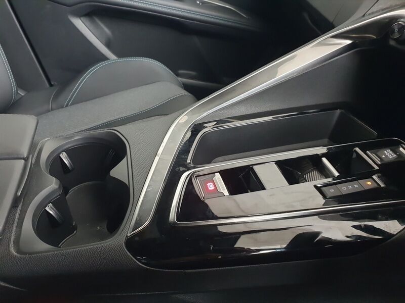 More views of Peugeot 3008