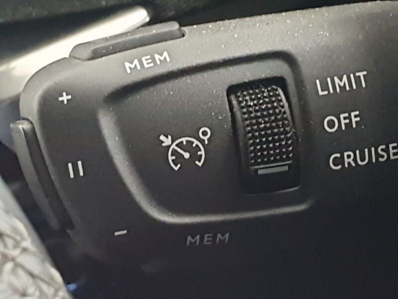 More views of Peugeot 3008