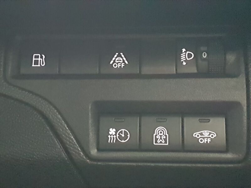 More views of Peugeot 3008