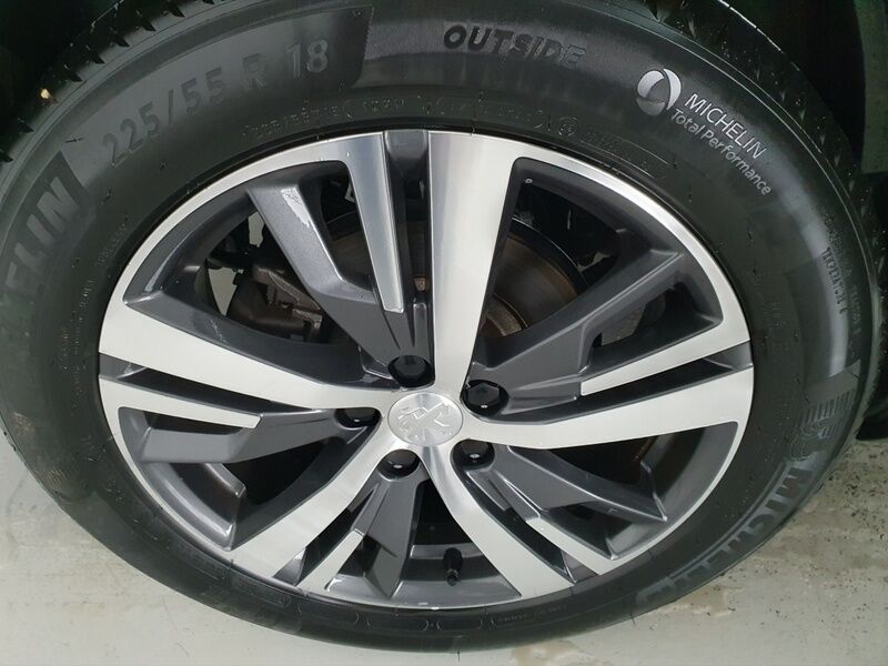 More views of Peugeot 3008