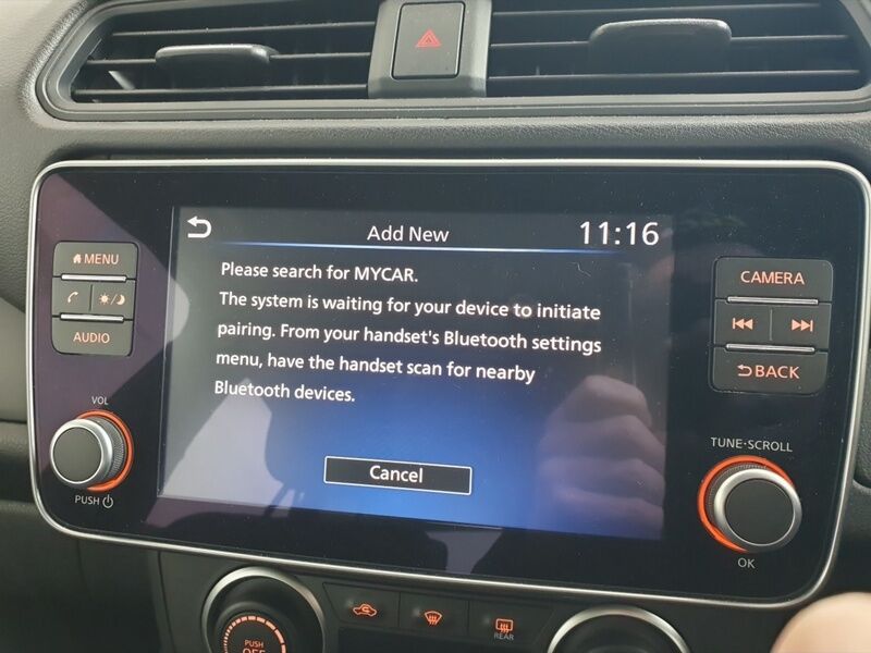 More views of Nissan Leaf