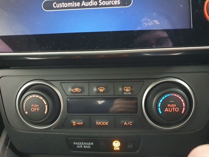 More views of Nissan Leaf