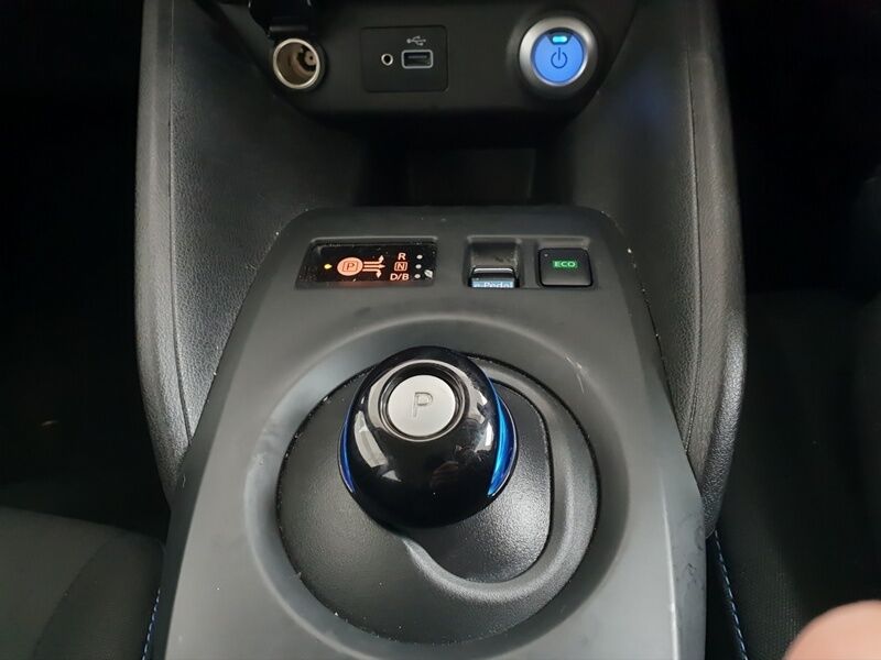 More views of Nissan Leaf